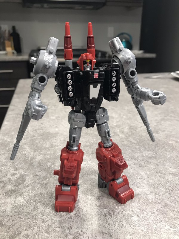 Transformers Generations Selects Powerdasher Cromar First Sighting And In Hand Photos  (2 of 7)